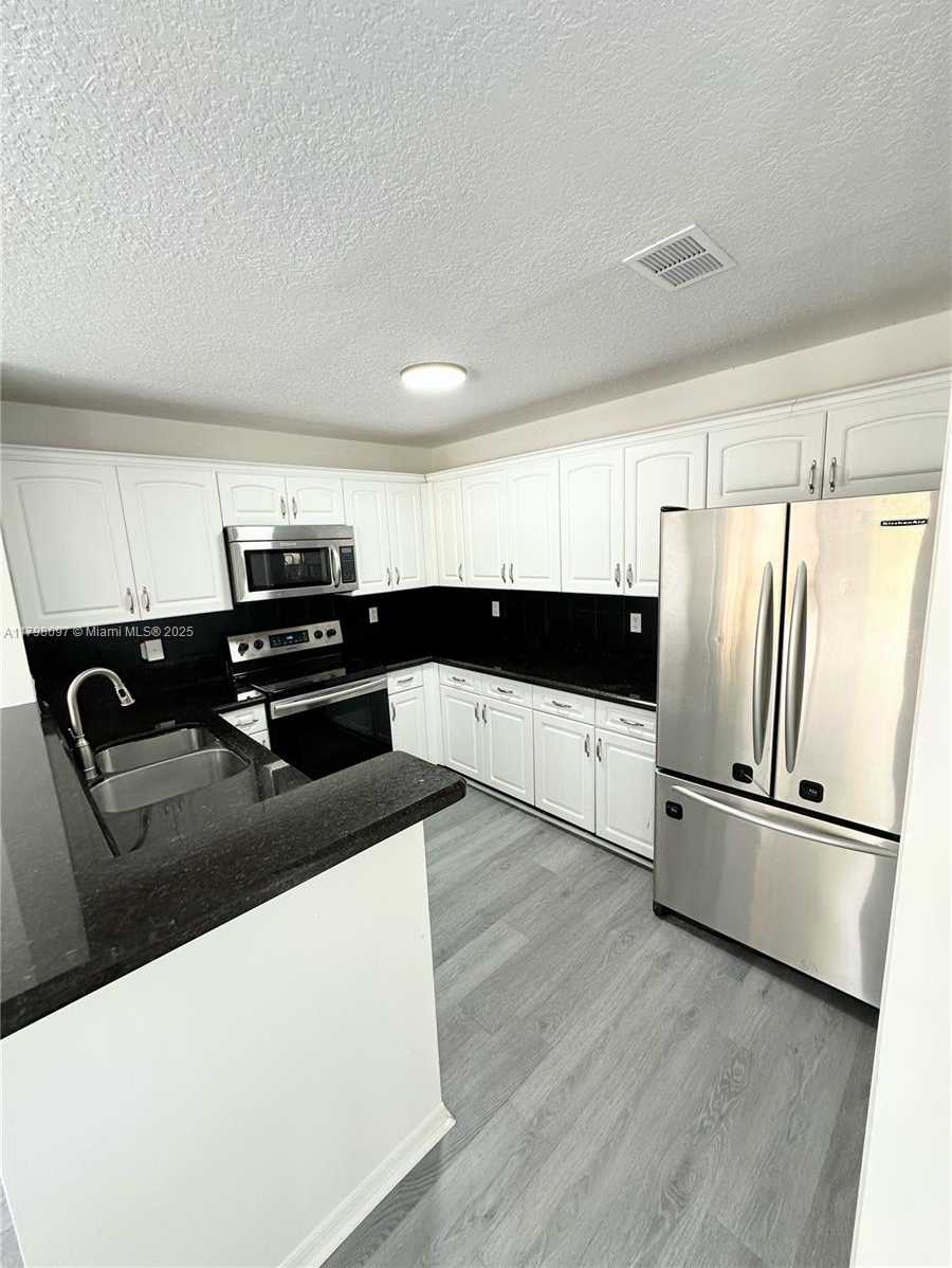 Small Image of 1845 VISTA WAY #1845, Margate Number 10