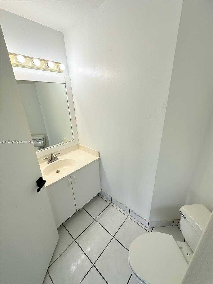 Small Image of 1845 VISTA WAY #1845, Margate Number 12