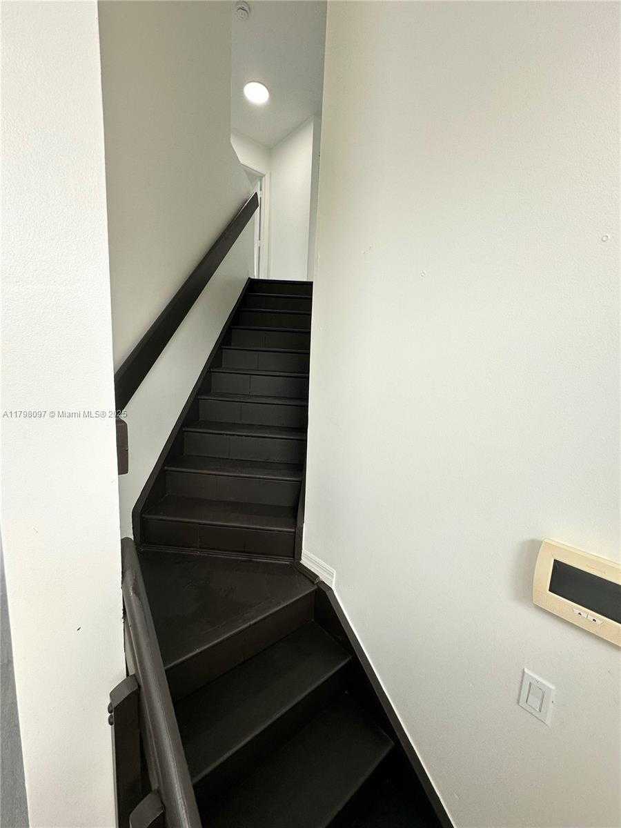 Small Image of 1845 VISTA WAY #1845, Margate Number 13