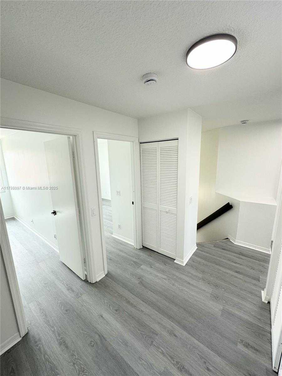 Small Image of 1845 VISTA WAY #1845, Margate Number 15