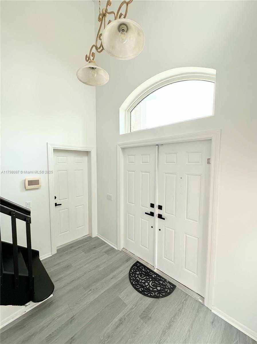 Small Image of 1845 VISTA WAY #1845, Margate Number 2