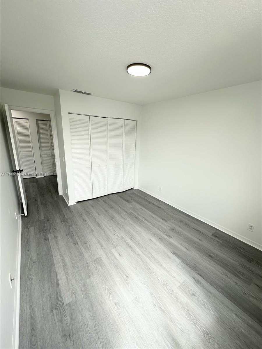 Small Image of 1845 VISTA WAY #1845, Margate Number 20