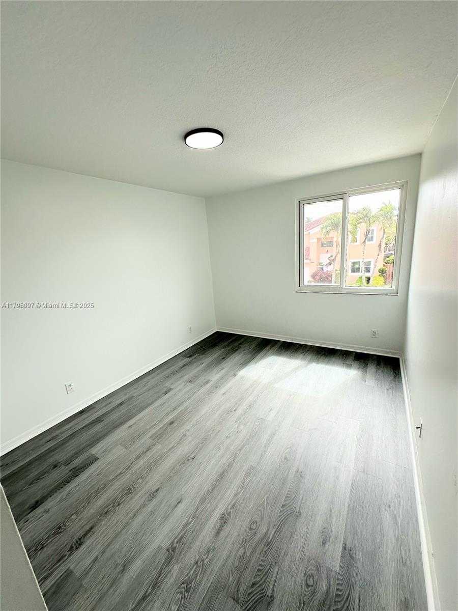Small Image of 1845 VISTA WAY #1845, Margate Number 22