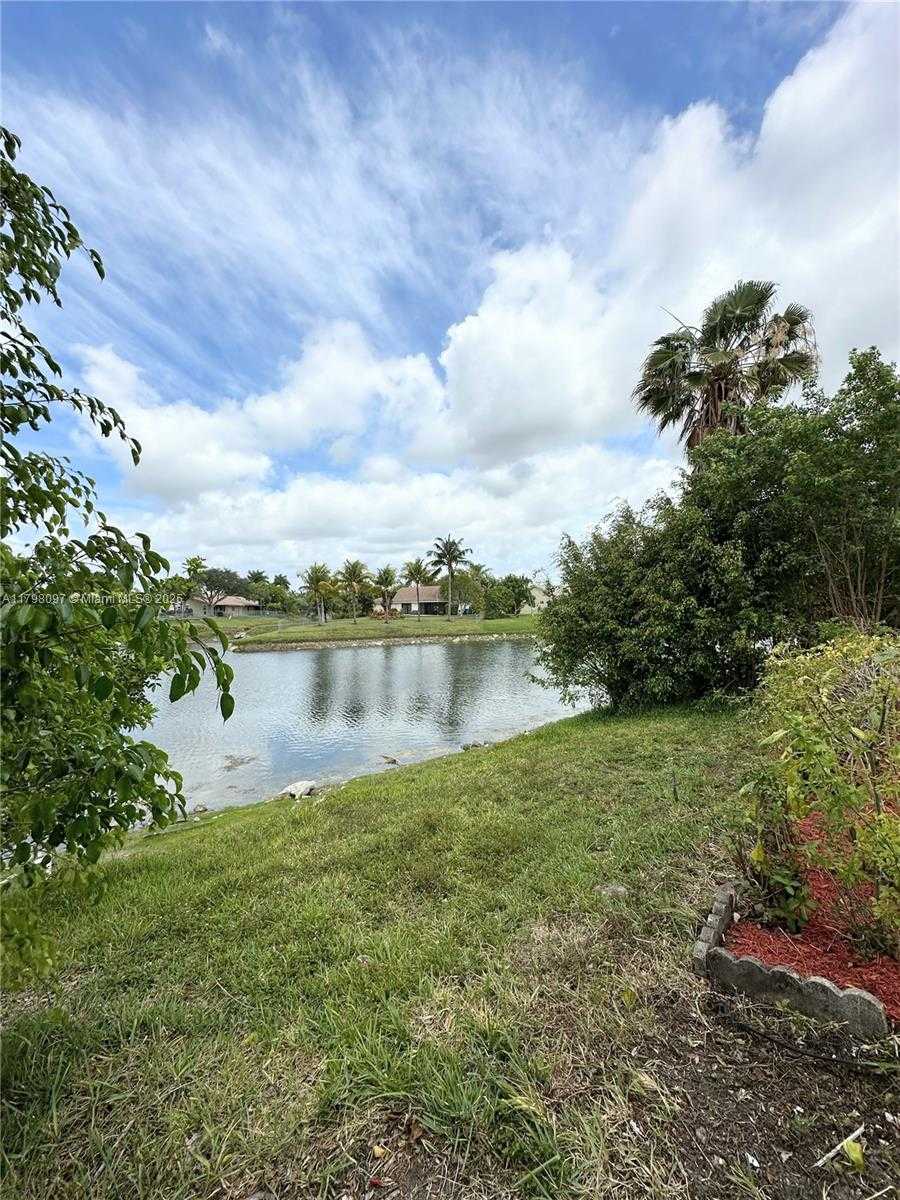 Small Image of 1845 VISTA WAY #1845, Margate Number 26