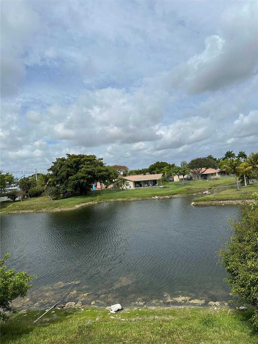 Small Image of 1845 VISTA WAY #1845, Margate Number 27