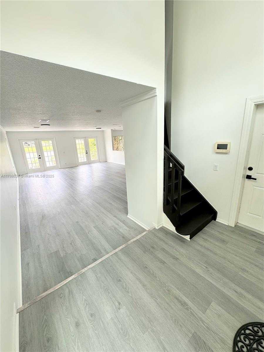 Small Image of 1845 VISTA WAY #1845, Margate Number 3