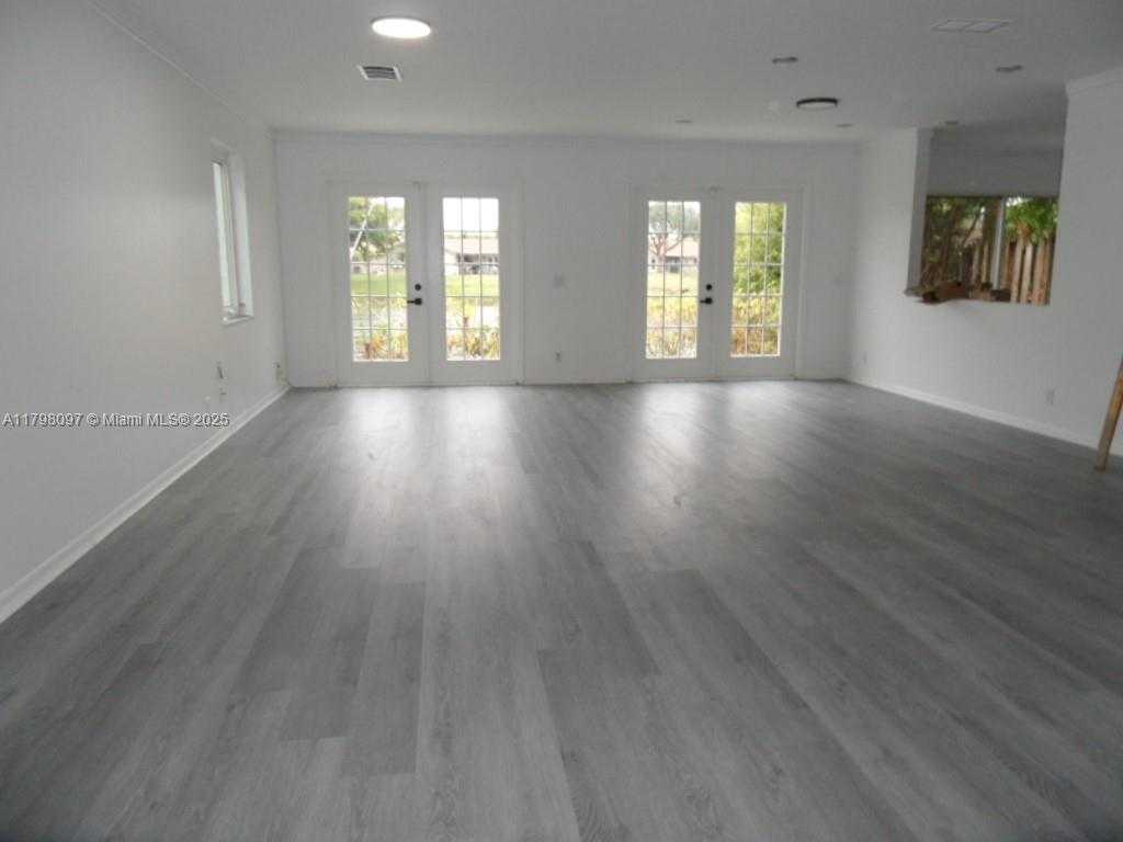Small Image of 1845 VISTA WAY #1845, Margate Number 6