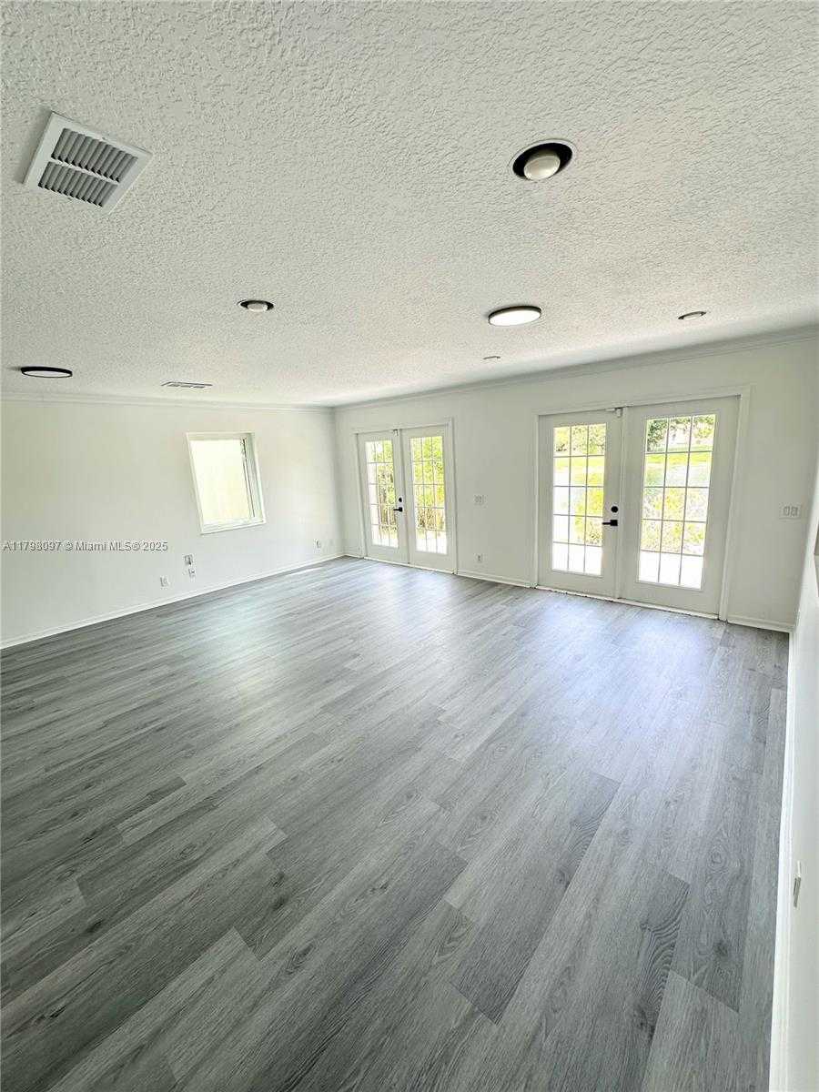 Small Image of 1845 VISTA WAY #1845, Margate Number 7
