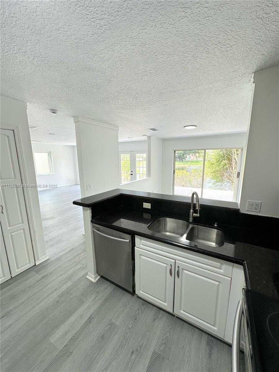 Small Image of 1845 VISTA WAY #1845, Margate Number 9