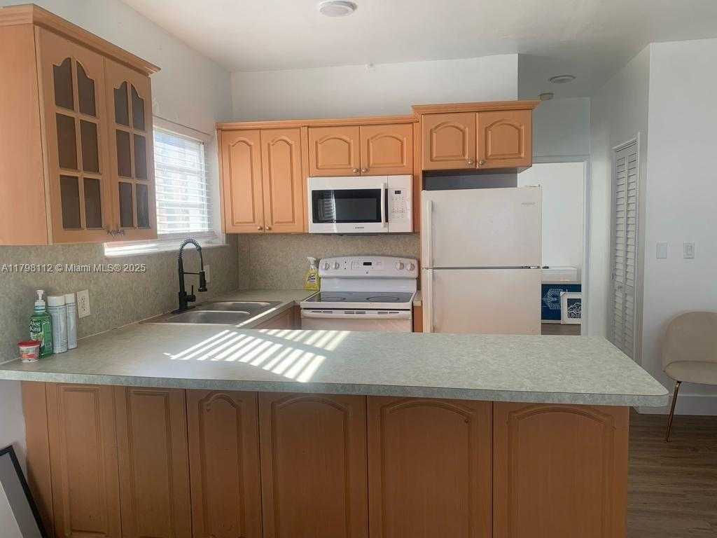 Small Image of 8011 ABBOTT AVE #7, Miami Beach Number 2