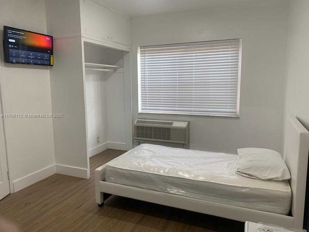 Small Image of 8011 ABBOTT AVE #7, Miami Beach Number 3