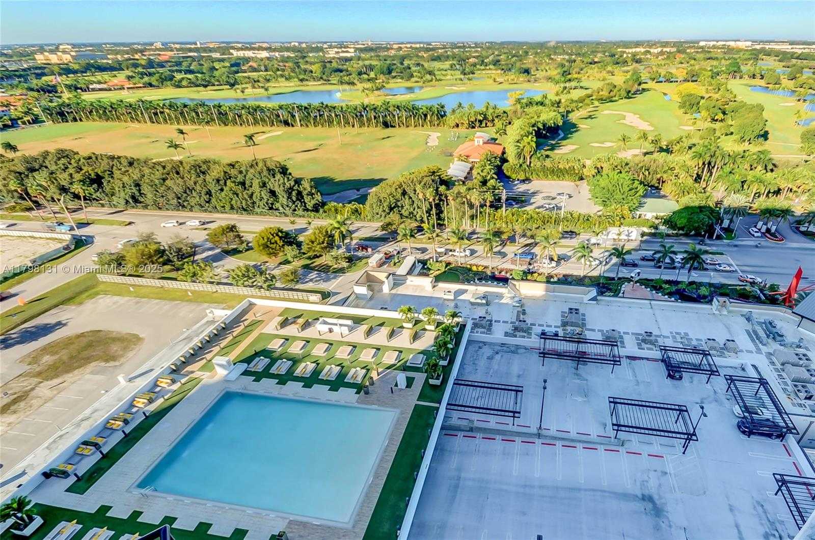 Small Image of 5252 #1810, Doral Number 10