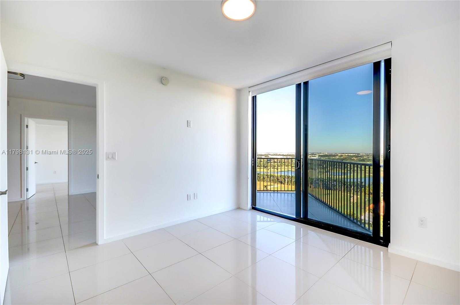 Small Image of 5252 #1810, Doral Number 3