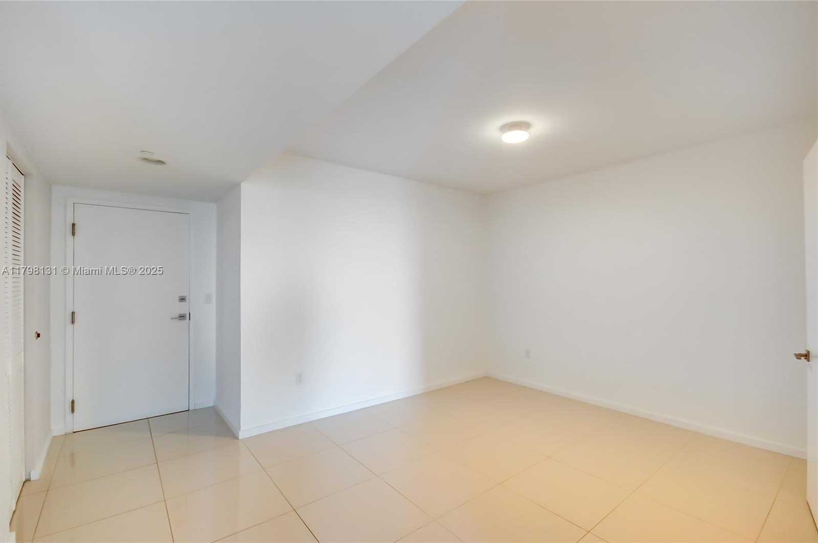 Small Image of 5252 #1810, Doral Number 7