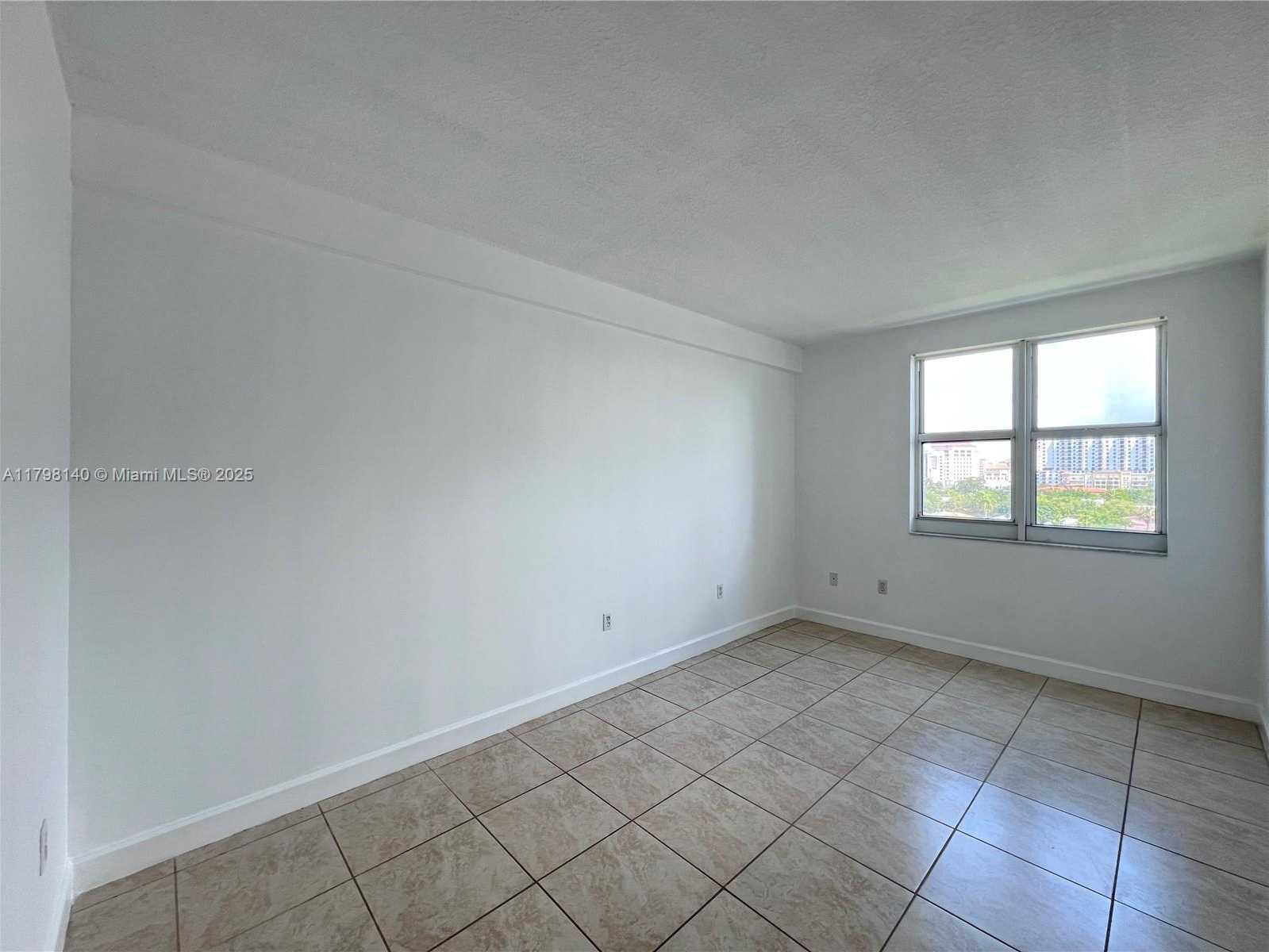 Small Image of 50 MENORES AVE #730, Coral Gables Number 11