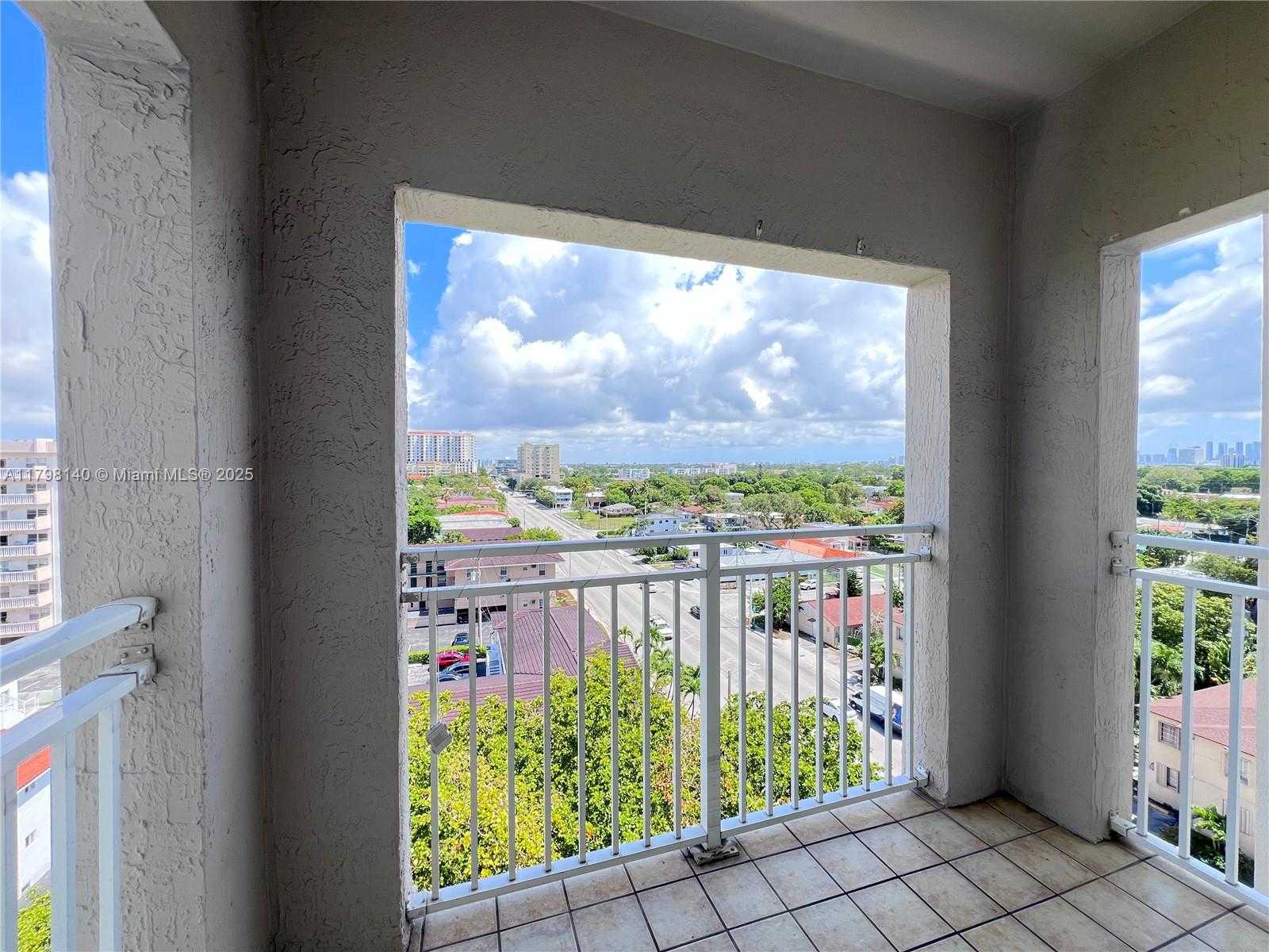 Small Image of 50 MENORES AVE #730, Coral Gables Number 17