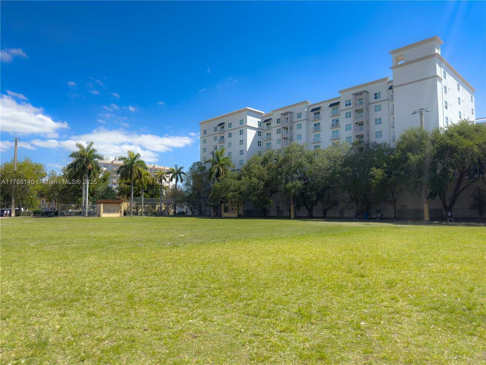 Small Image of 50 MENORES AVE #730, Coral Gables Number 27