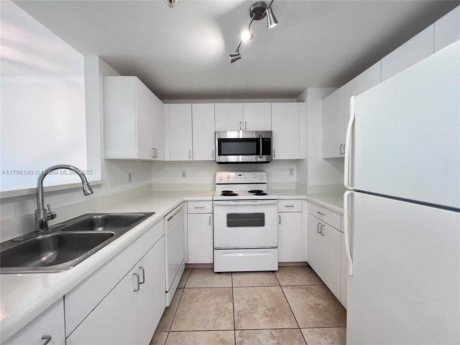 Small Image of 50 MENORES AVE #730, Coral Gables Number 4