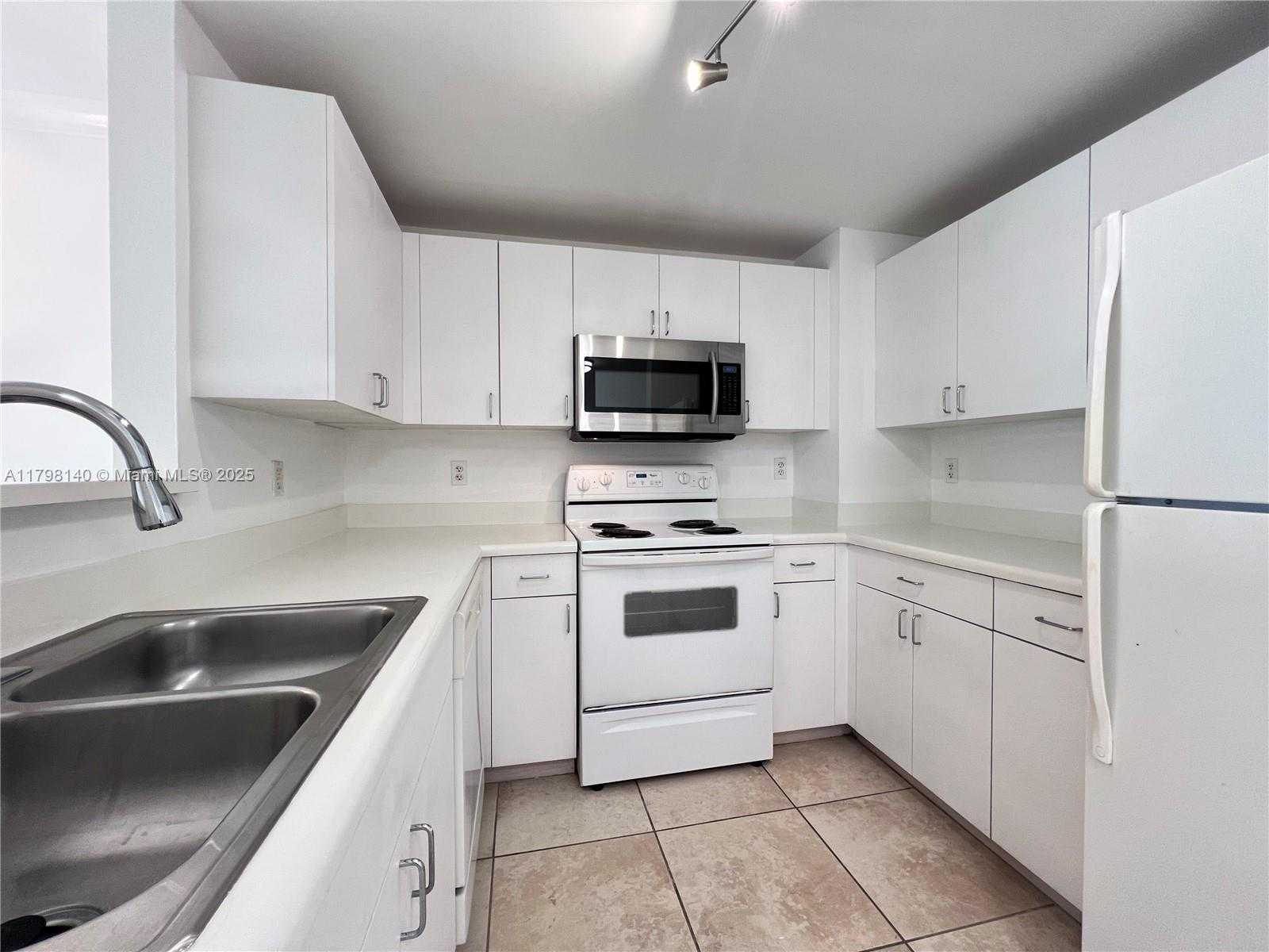 Small Image of 50 MENORES AVE #730, Coral Gables Number 5