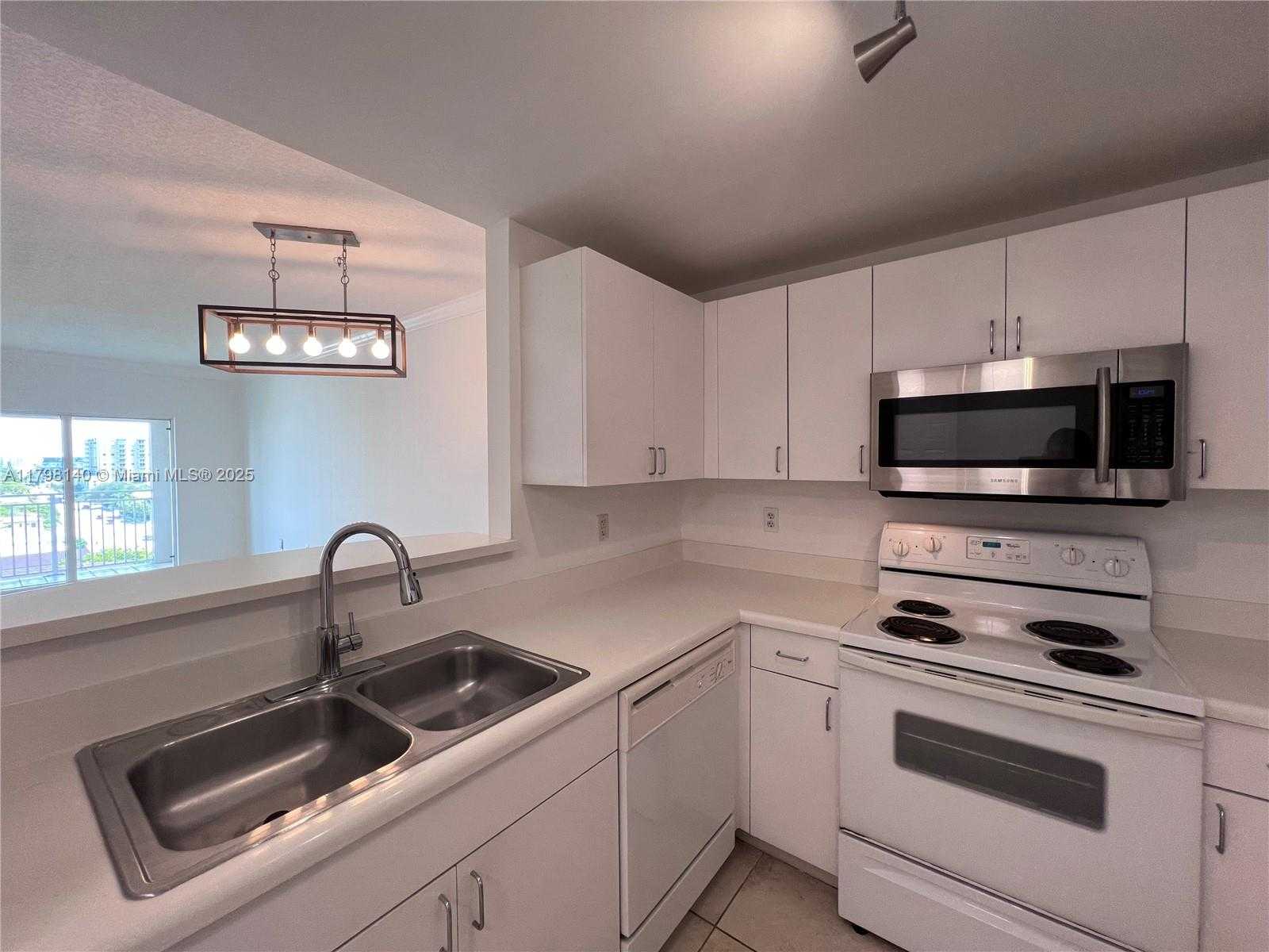 Small Image of 50 MENORES AVE #730, Coral Gables Number 6