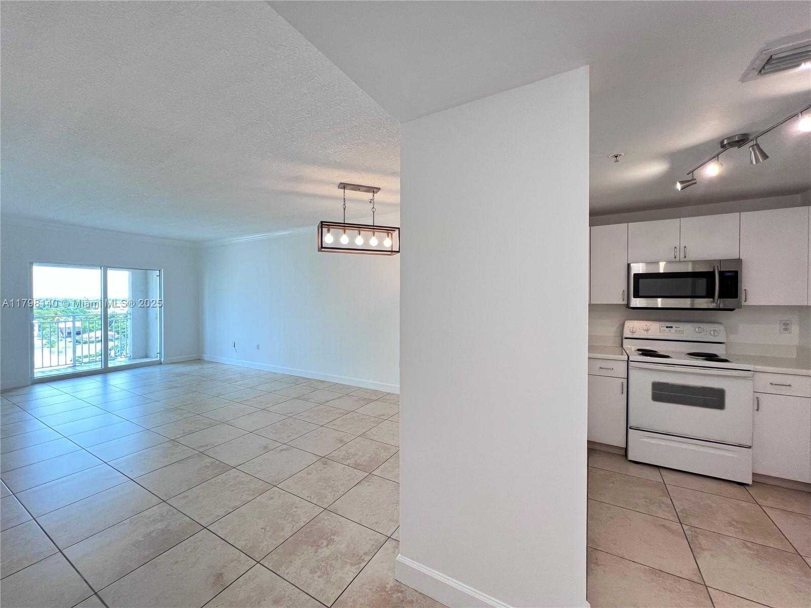Small Image of 50 MENORES AVE #730, Coral Gables Number 7