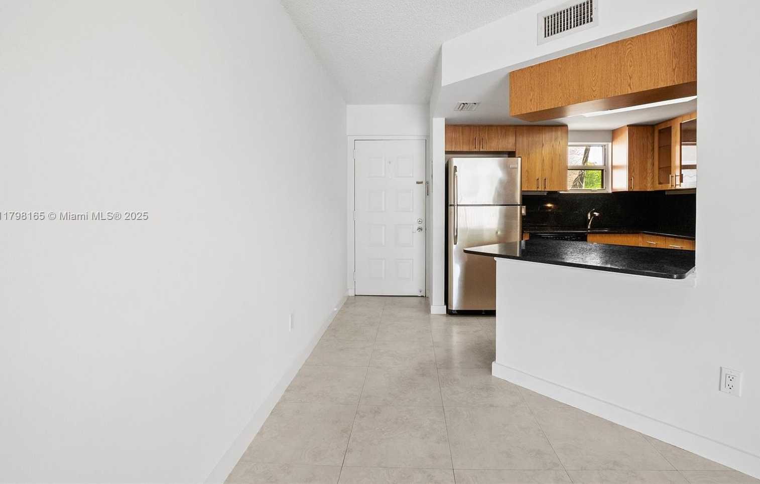 Small Image of 8373 LAKE DR #201, Doral Number 11