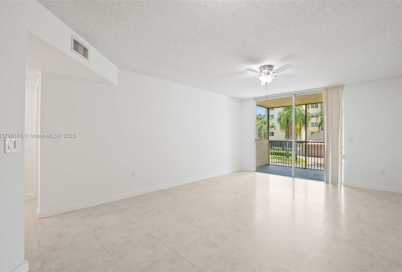 Small Image of 8373 LAKE DR #201, Doral Number 12