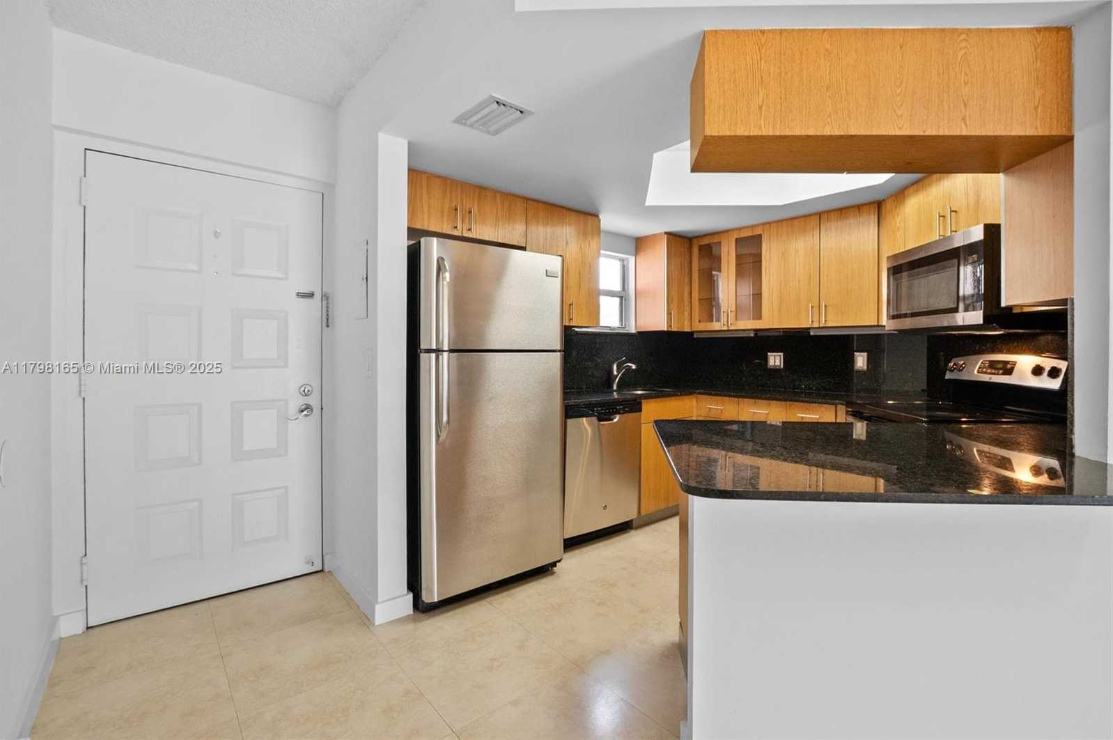 Small Image of 8373 LAKE DR #201, Doral Number 17