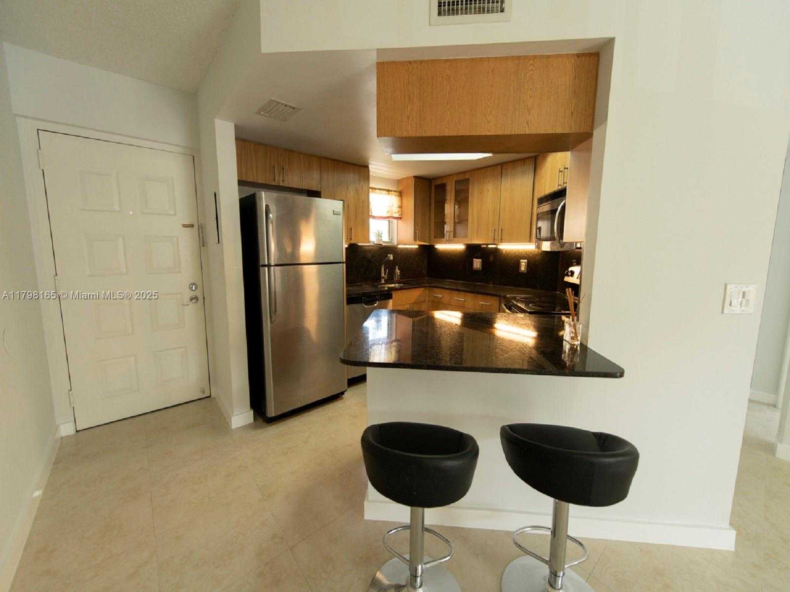 Small Image of 8373 LAKE DR #201, Doral Number 18