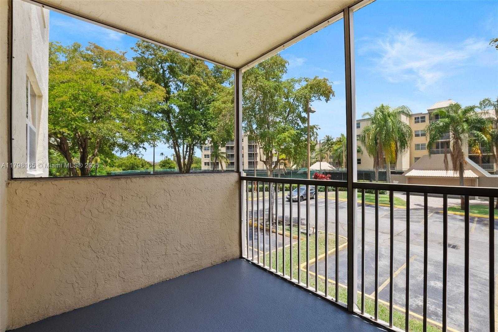 Small Image of 8373 LAKE DR #201, Doral Number 23