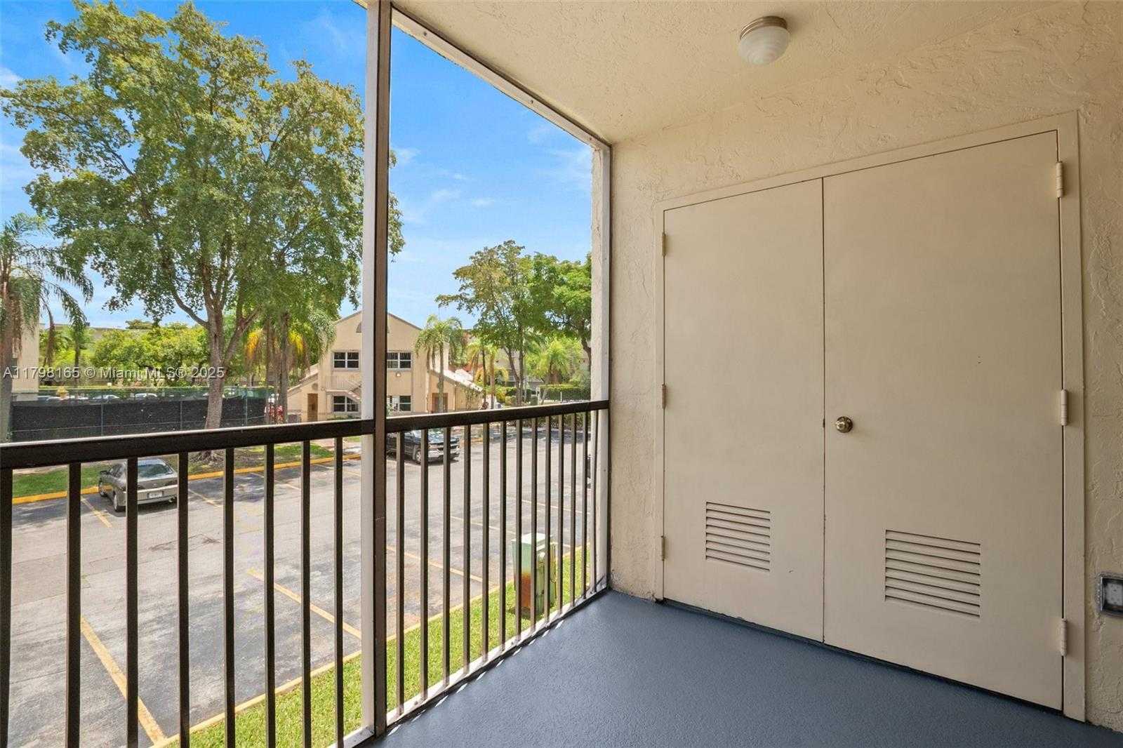 Small Image of 8373 LAKE DR #201, Doral Number 24