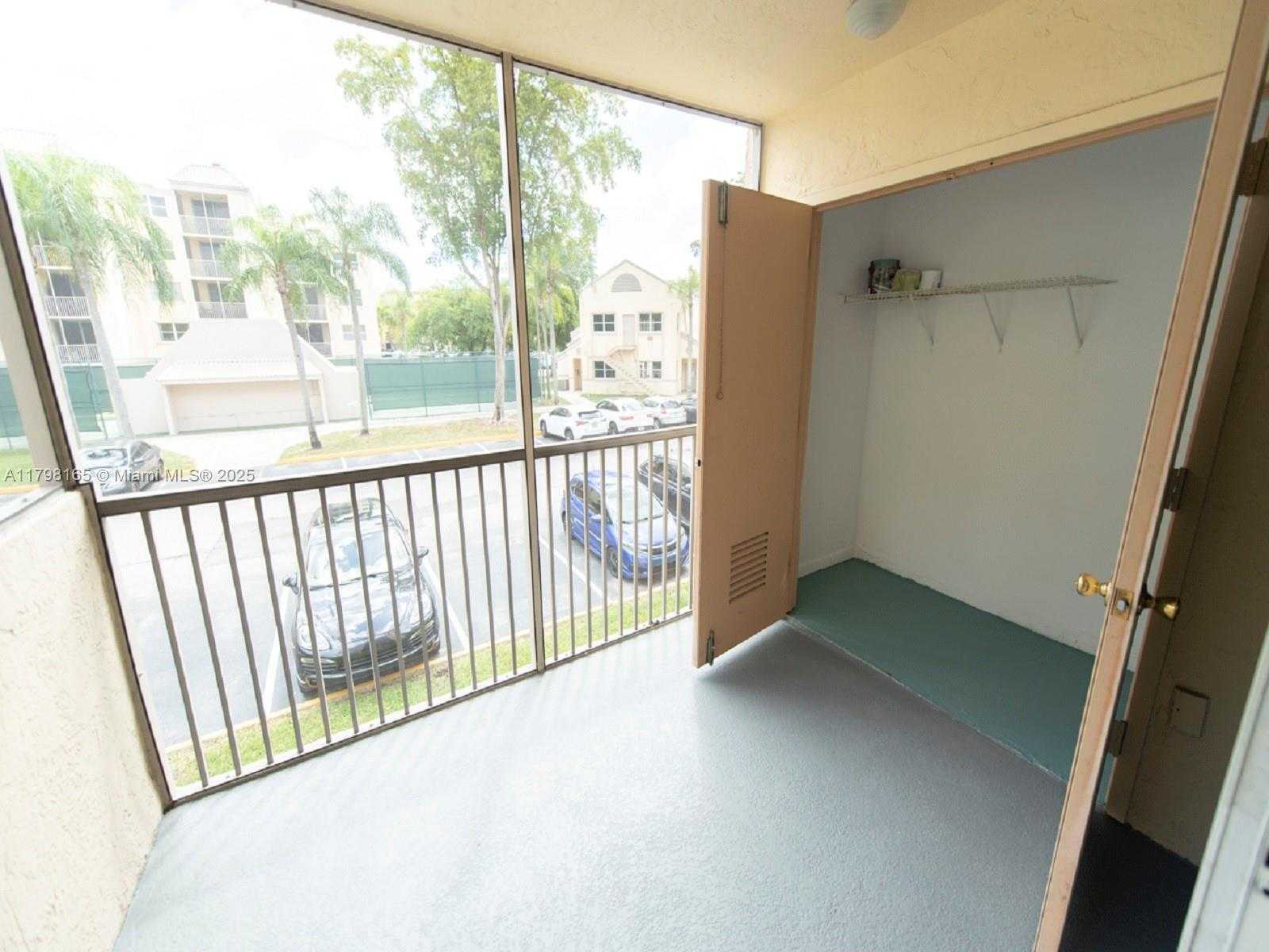 Small Image of 8373 LAKE DR #201, Doral Number 26