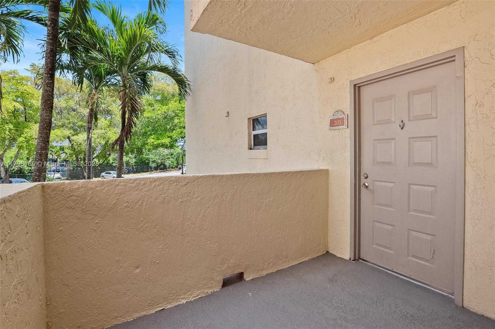 Small Image of 8373 LAKE DR #201, Doral Number 28