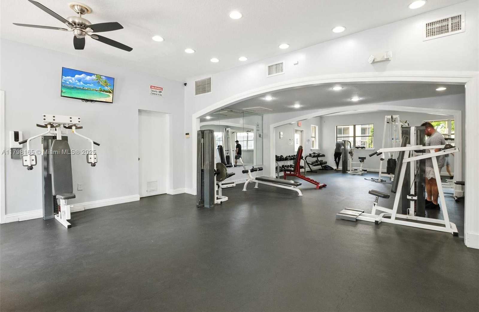 Small Image of 8373 LAKE DR #201, Doral Number 32