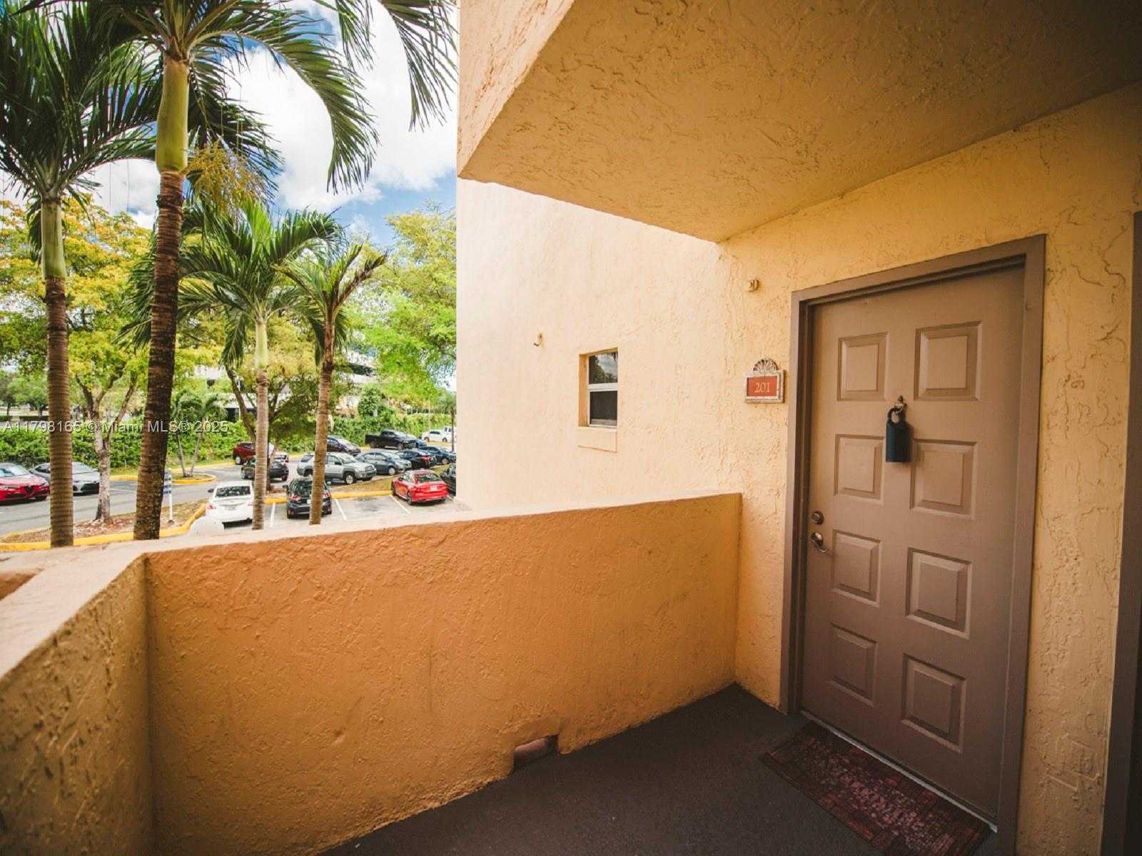 Small Image of 8373 LAKE DR #201, Doral Number 34