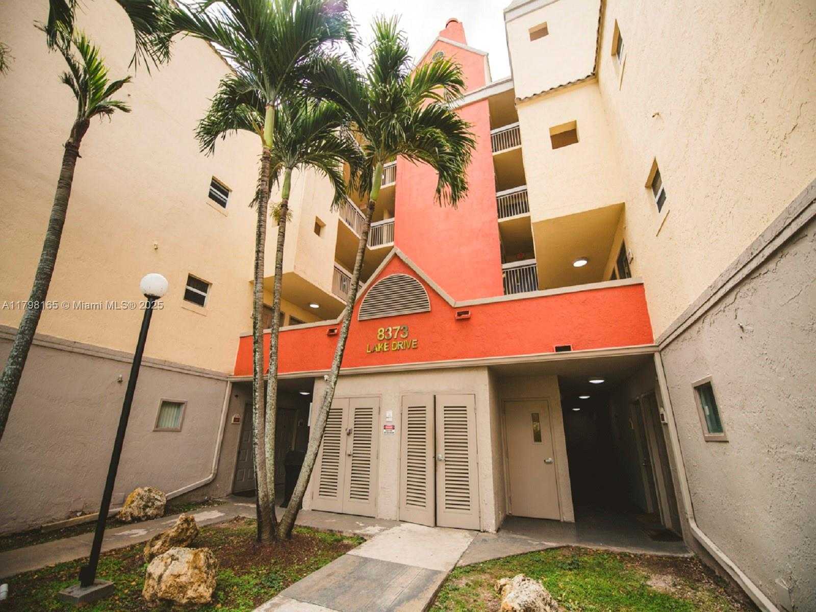 Small Image of 8373 LAKE DR #201, Doral Number 36