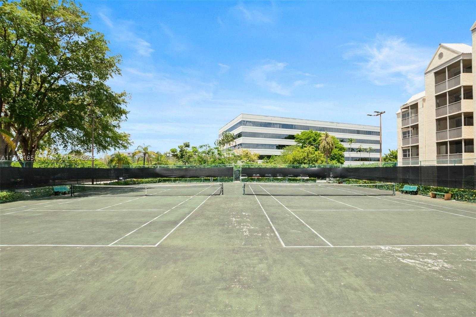 Small Image of 8373 LAKE DR #201, Doral Number 39