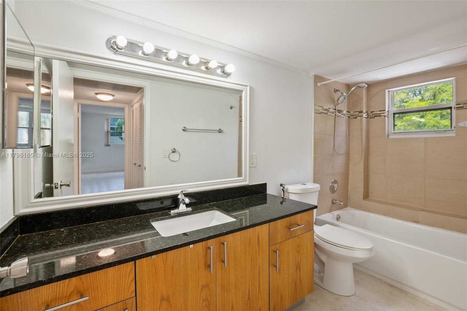 Small Image of 8373 LAKE DR #201, Doral Number 4