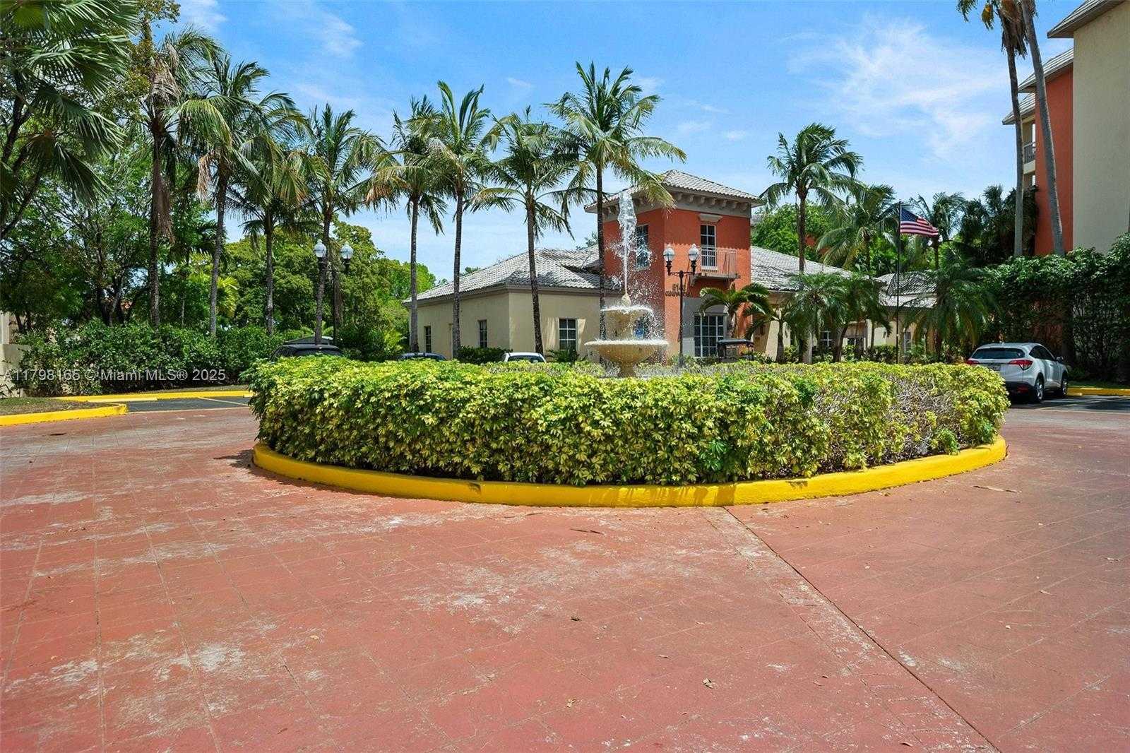 Small Image of 8373 LAKE DR #201, Doral Number 41