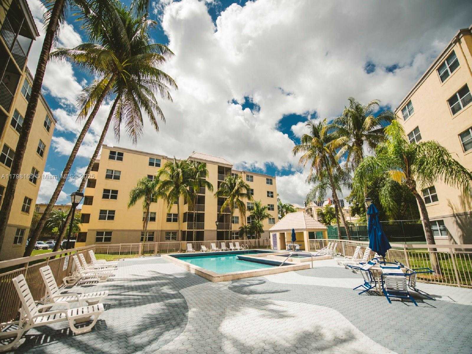 Small Image of 8373 LAKE DR #201, Doral Number 44