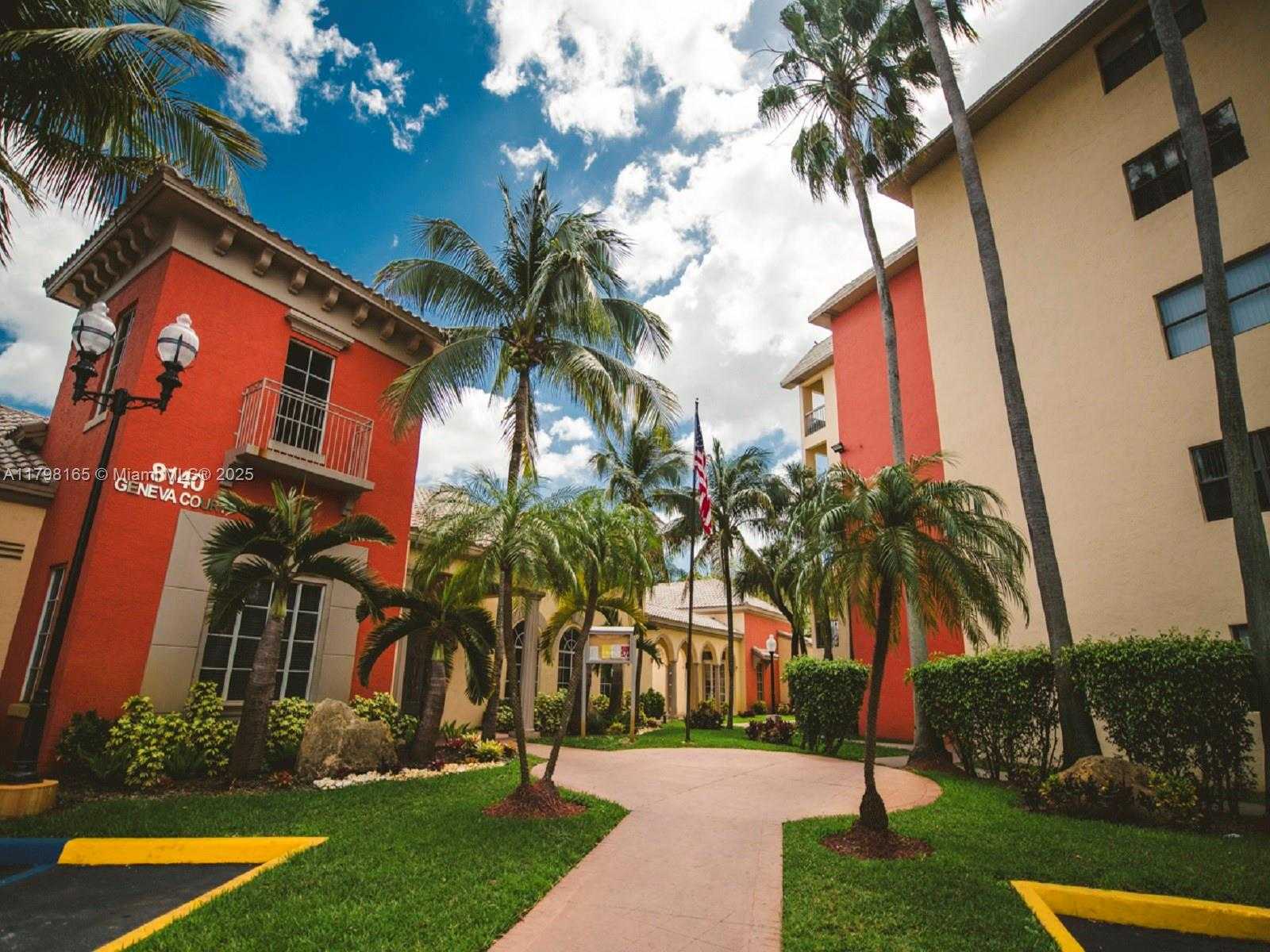 Small Image of 8373 LAKE DR #201, Doral Number 45
