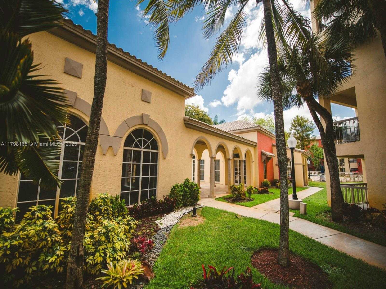 Small Image of 8373 LAKE DR #201, Doral Number 46