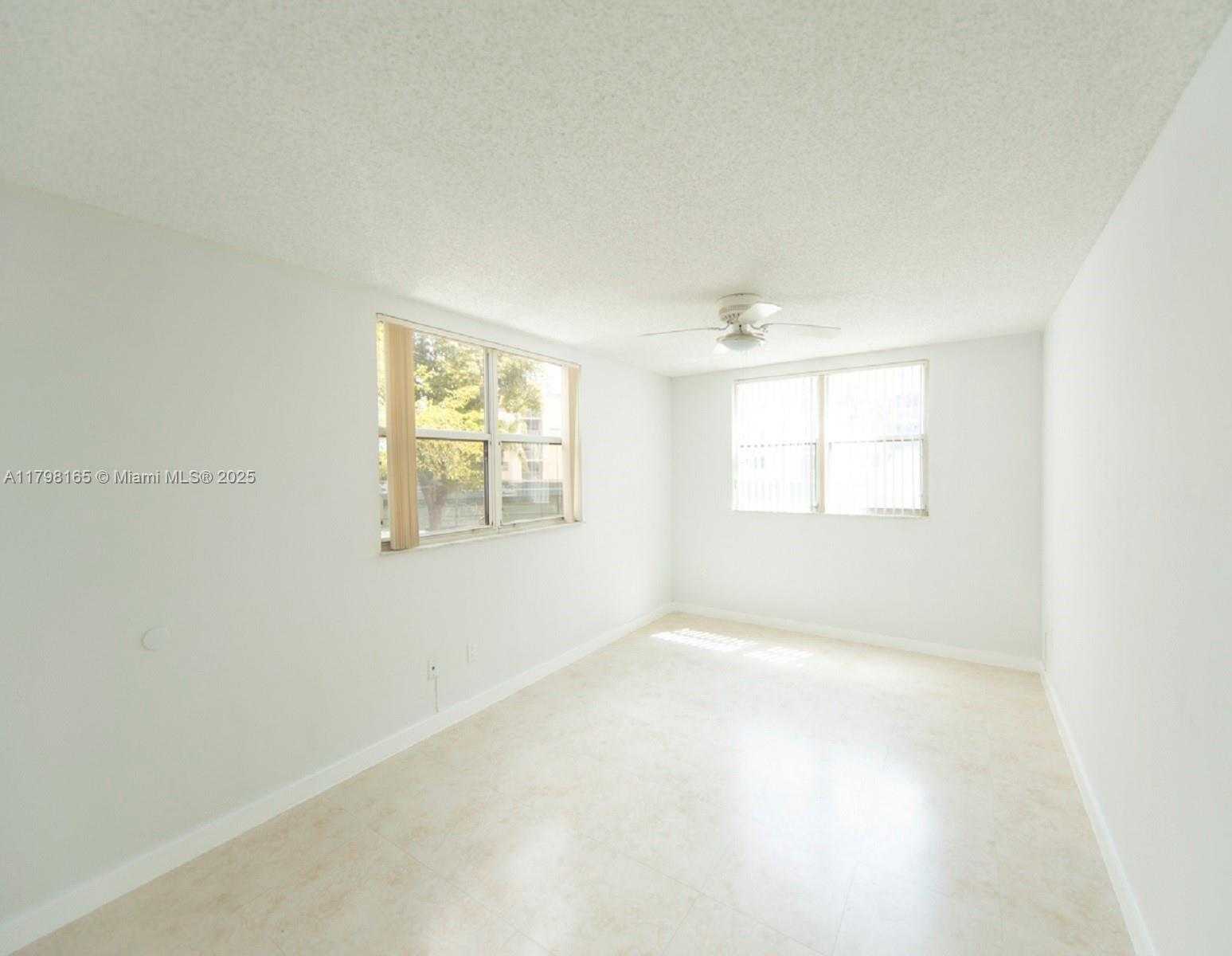 Small Image of 8373 LAKE DR #201, Doral Number 5