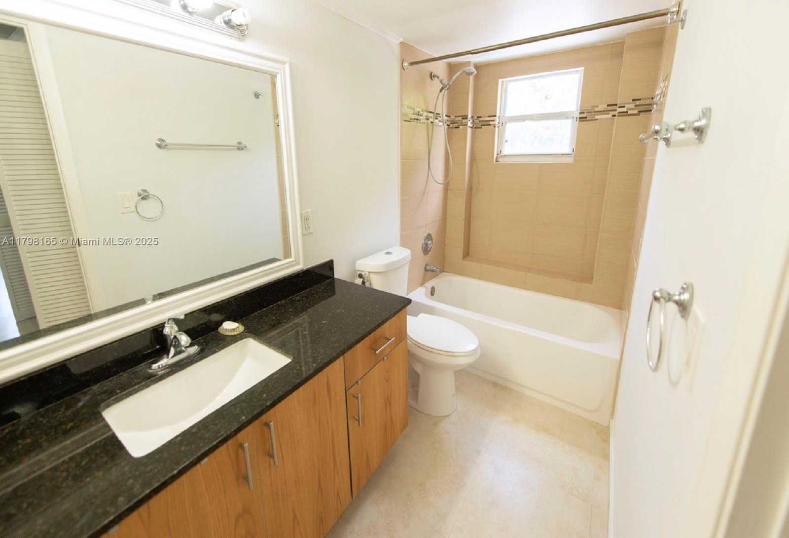 Small Image of 8373 LAKE DR #201, Doral Number 51