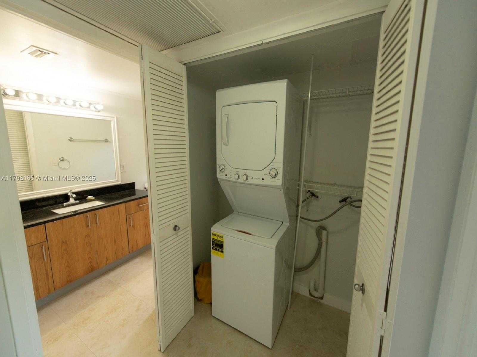 Small Image of 8373 LAKE DR #201, Doral Number 53