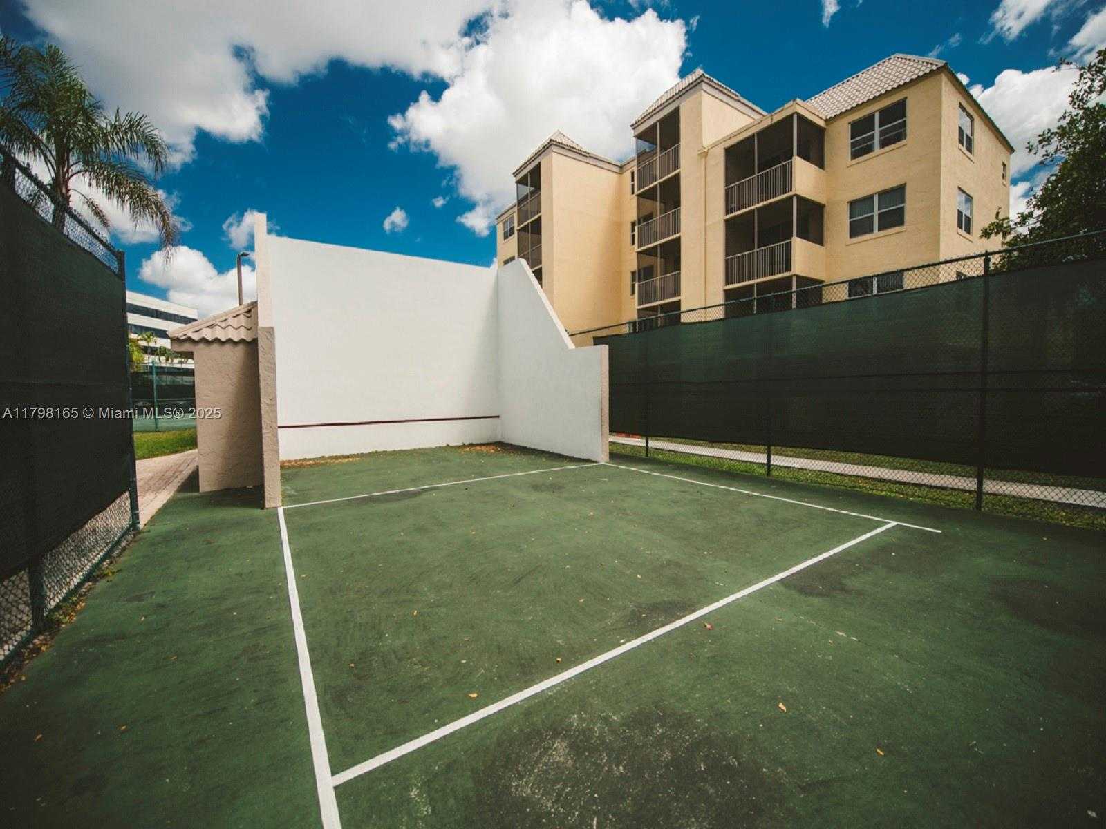 Small Image of 8373 LAKE DR #201, Doral Number 54