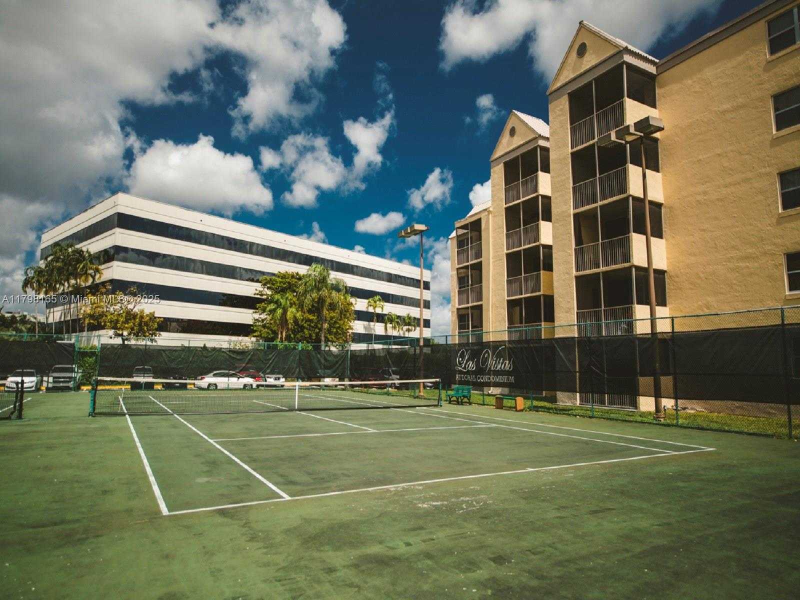 Small Image of 8373 LAKE DR #201, Doral Number 55