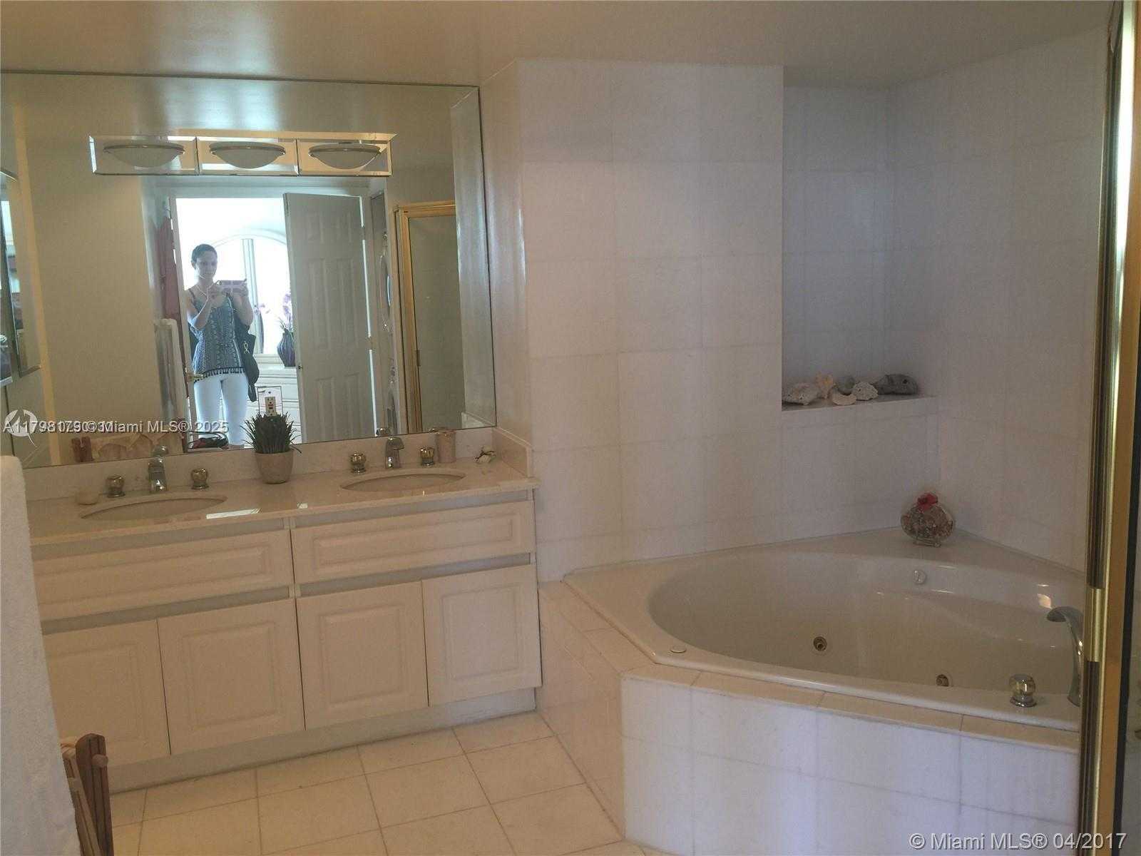 Small Image of 6301 COLLINS AVE #2404, Miami Beach Number 10