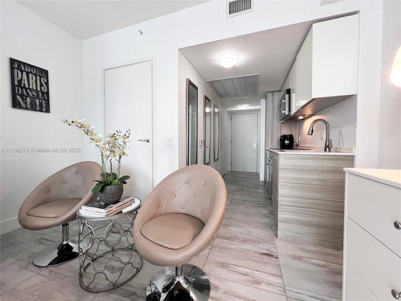 Small Image of 1300 BRICKELL BAY DR #1813, Miami Number 10