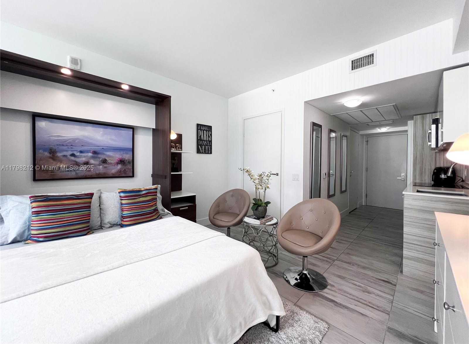 Small Image of 1300 BRICKELL BAY DR #1813, Miami Number 13